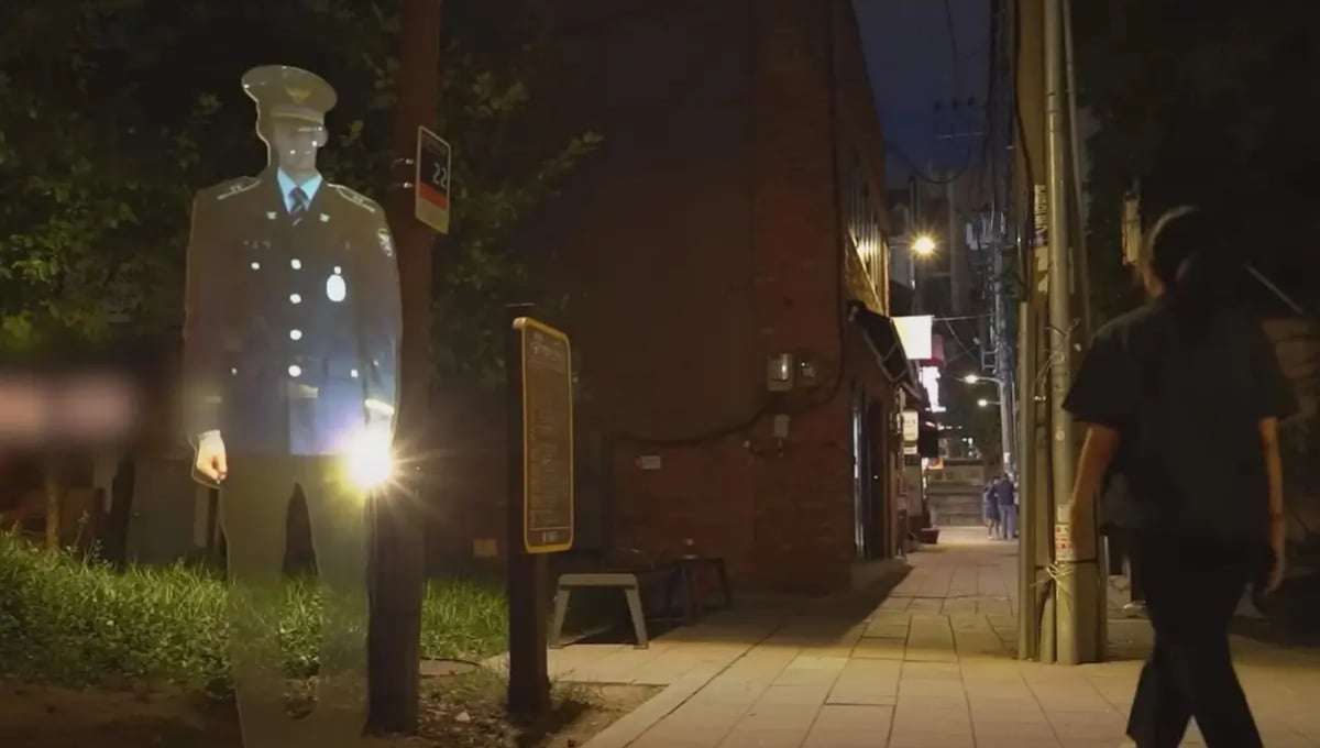 Un escenario de Black Mirror en Seúl: un policía holográfico para disuadir delitos