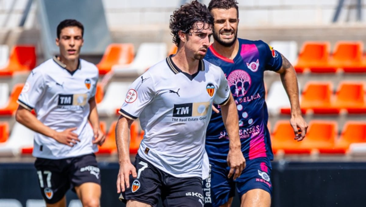 El canterano del Valencia que aporrea la puerta de Baraja: promocionar o salir