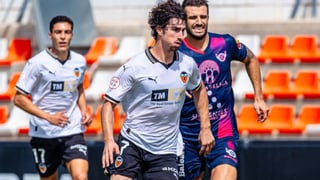 El canterano del Valencia que aporrea la puerta de Baraja: promocionar o salir