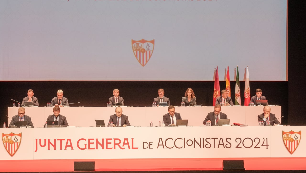 Sigue el lío en el Sevilla: la aparición del Genoa y un pequeño aliado para Del Nido Benavente