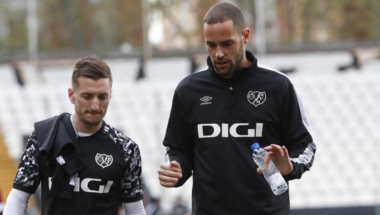 Mario Suárez exige los motivos de su renovación en el Rayo Vallecano