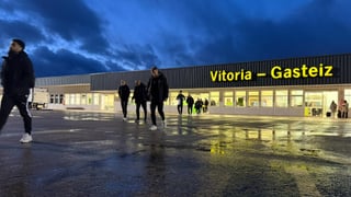 El temporal obliga a cambiar el plan de viaje y el Alavés llega a Sevilla en plena madrugada 