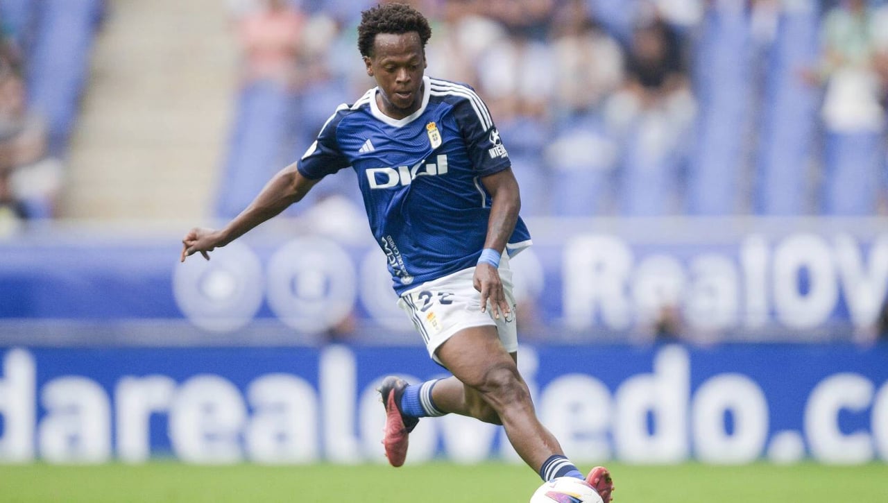 El primero en abandonar el barco del Real Oviedo, pero no el único