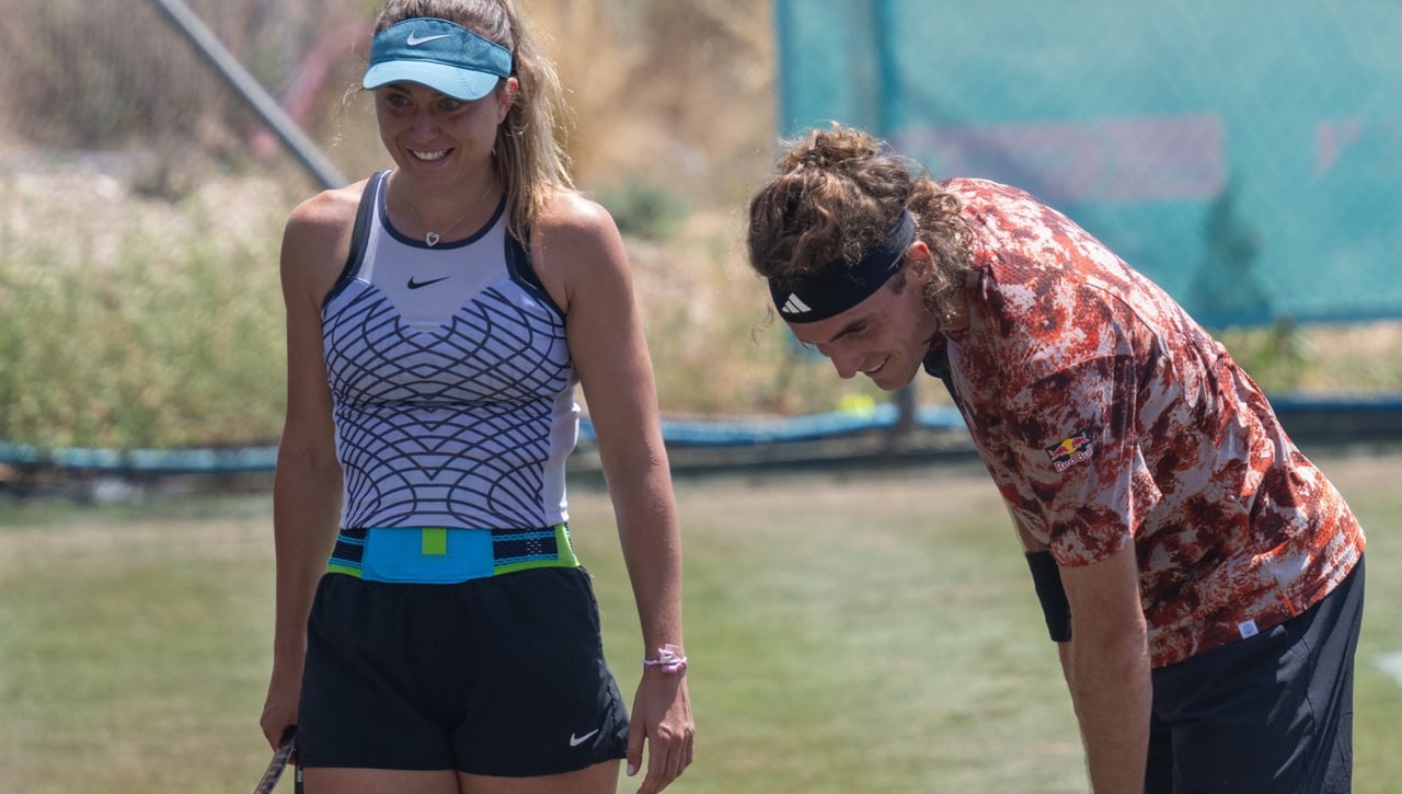 Tsitsipas pone celosa a Paula Badosa al ser perseguido por unas fans 