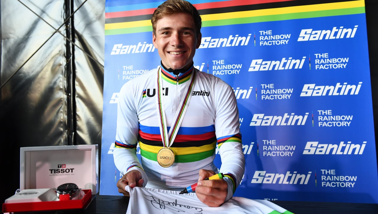 Victoria de Remco Evenepoel en el Mundial de ciclismo con polémica de Van der Poel incluida