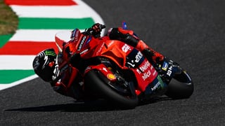 Bagnaia gana a Márquez; caída de Martín para abrir más el Mundial y podio de Acosta