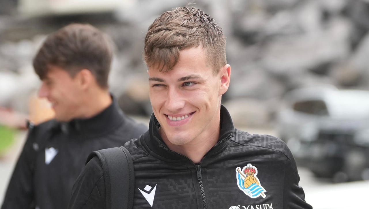 Sucic sonríe frente al espejo de Mikel Merino