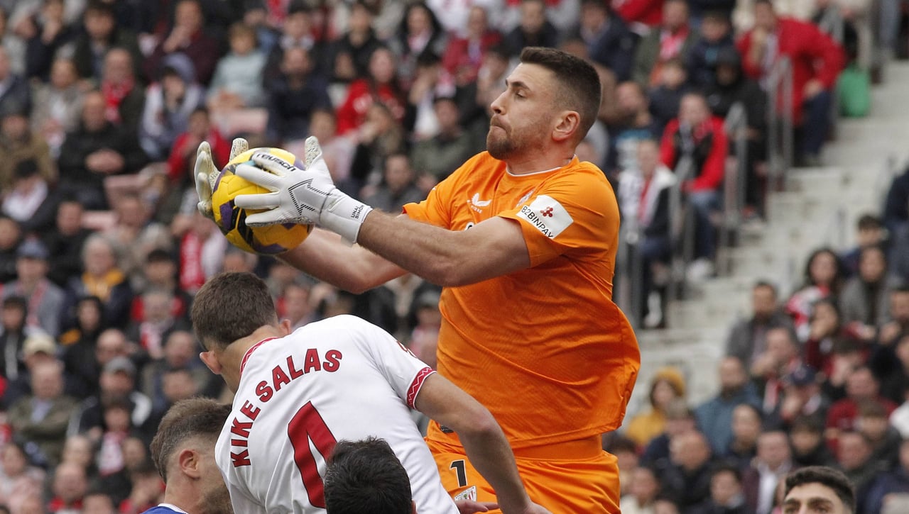 Unai Simón se lamenta: "Me gustaría jugar la Copa y la Europa League, pero el que manda es Ernesto Valverde"