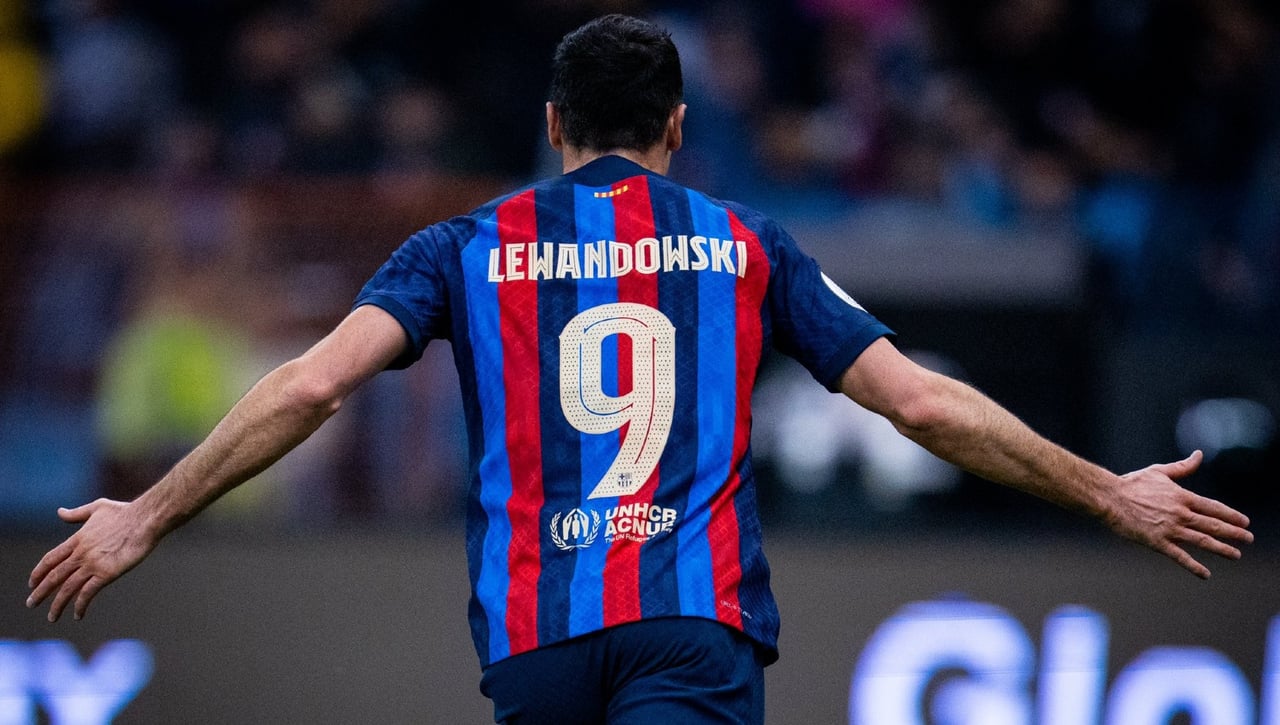 Lewandowski acaba con su maldición y la de Xavi Hernández
