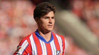 Golpe en la mesa por Julián Álvarez