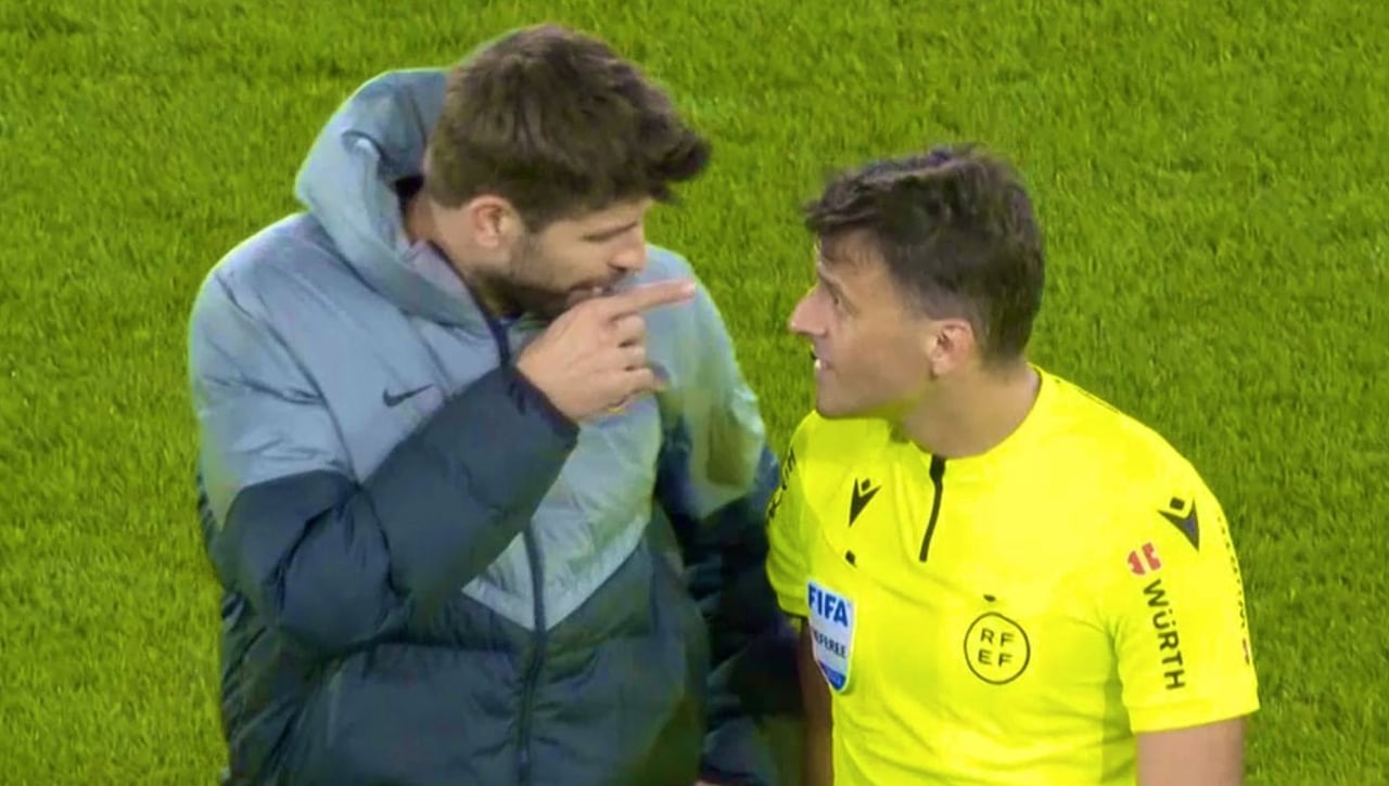 Gerard Piqué se retira liándola: sus graves insultos al árbitro