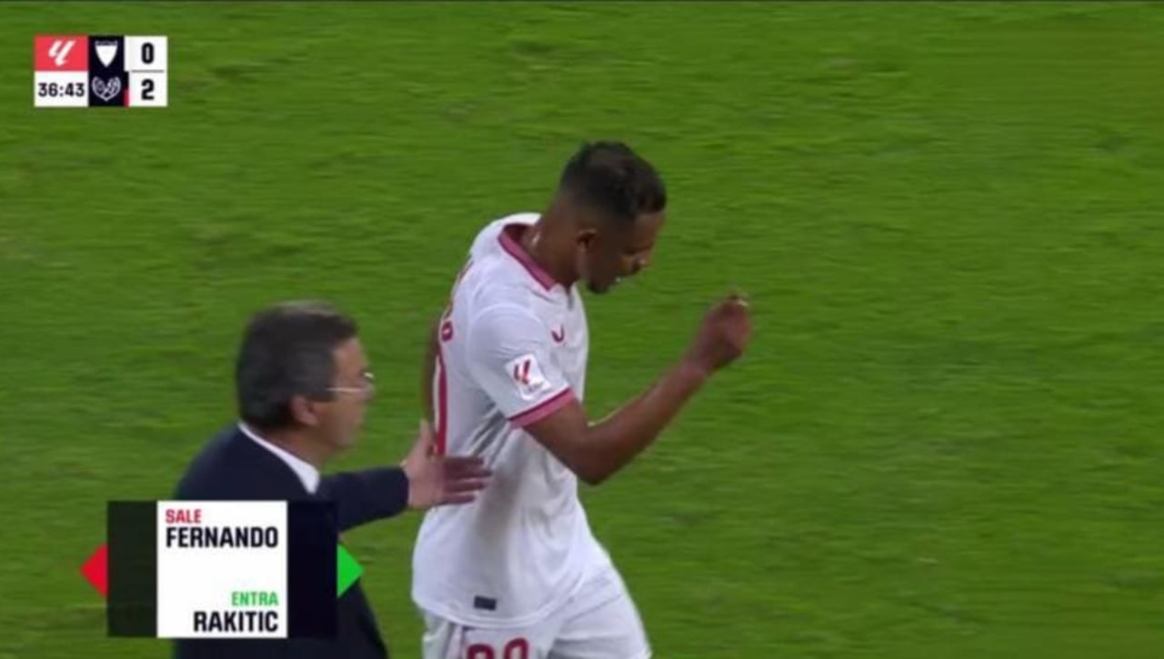 Pitada tremenda del Pizjuán a Mendilibar por el cambio de Fernando