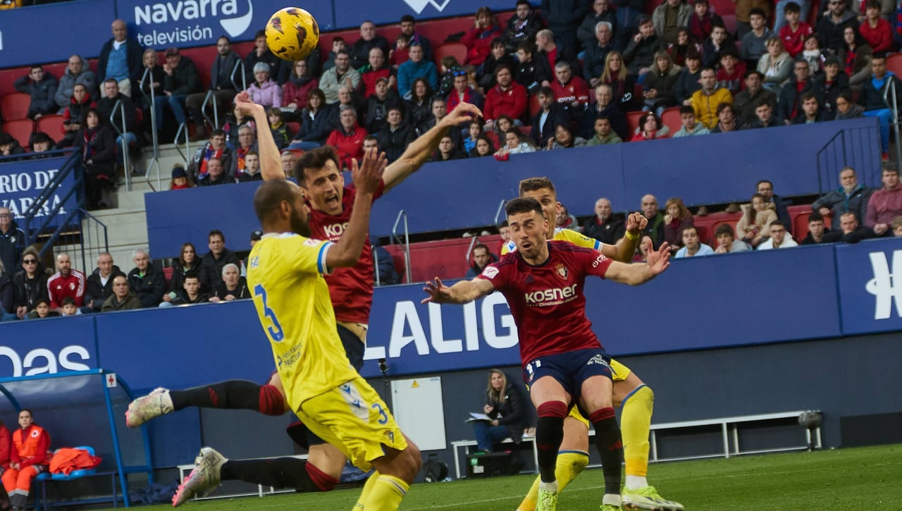 Osasuna 2-0 Cádiz: Con Budimir se puede soñar en grande