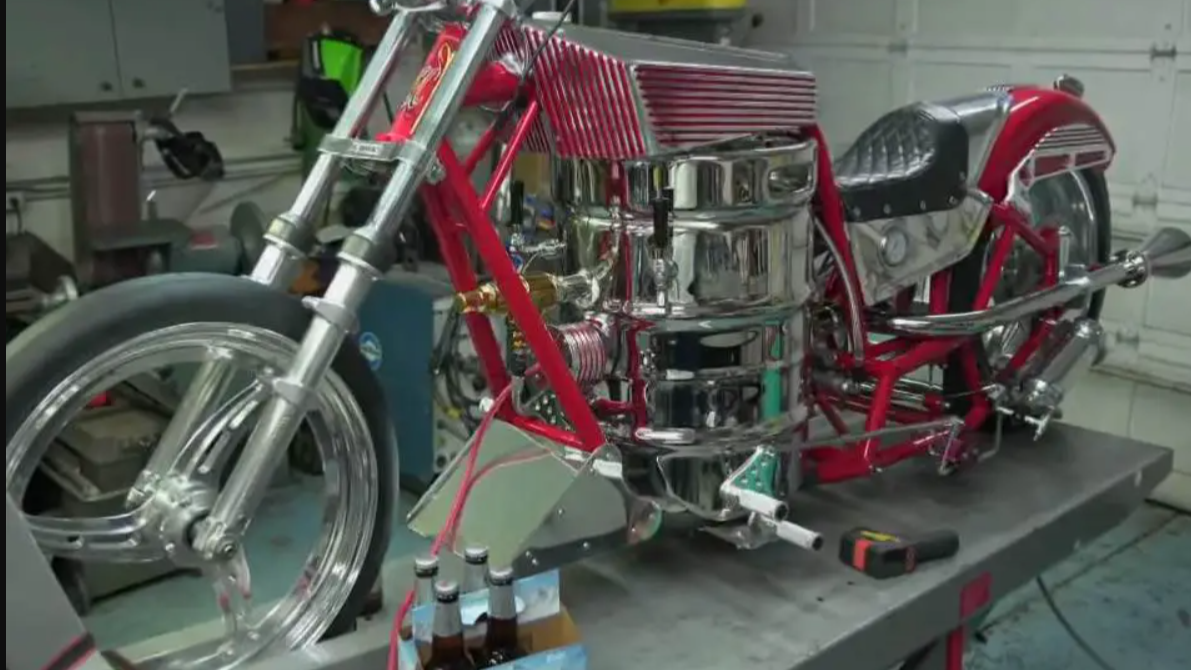 Inventan una moto que anda con cerveza