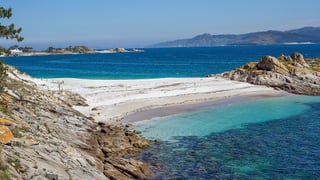 La playa española que parece el Caribe y que está reconocida como una de las 20 mejores del mundo