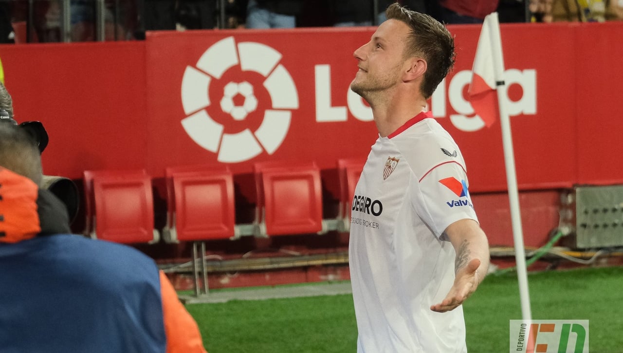 Rakitic: "La afición fue una locura, tiramos todos juntos"