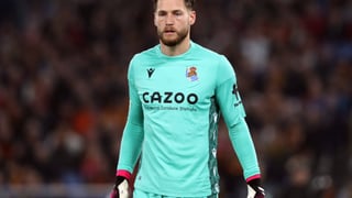 San Mamés se ceba con Álex Remiro