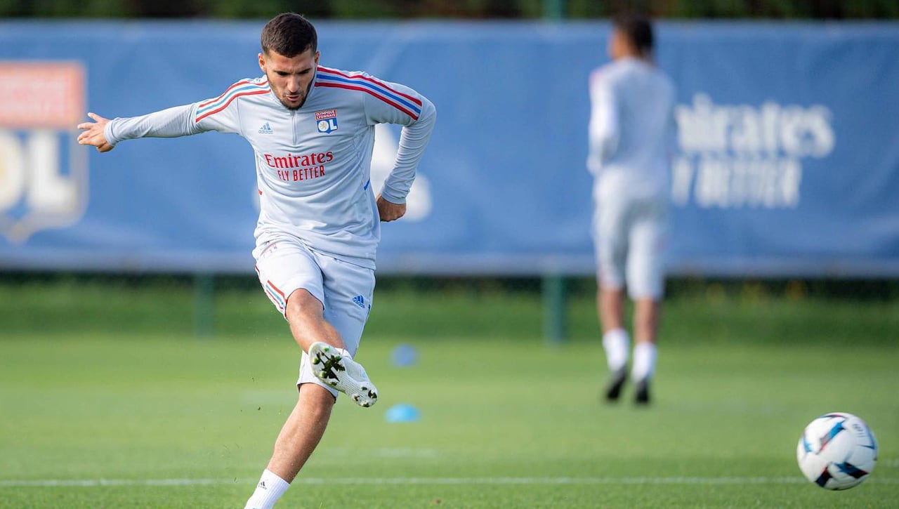 Aouar habla claro de su situación en el Lyon y los rumores del Betis: "Si fuera por mí ya me habría ido"