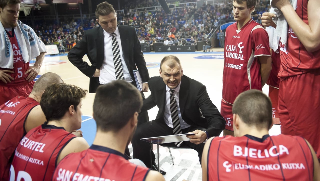 ¿Por qué hay tiempos muertos en baloncesto y cómo se usan?