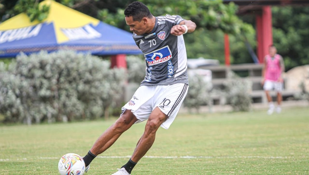 Carlos Bacca no levanta cabeza