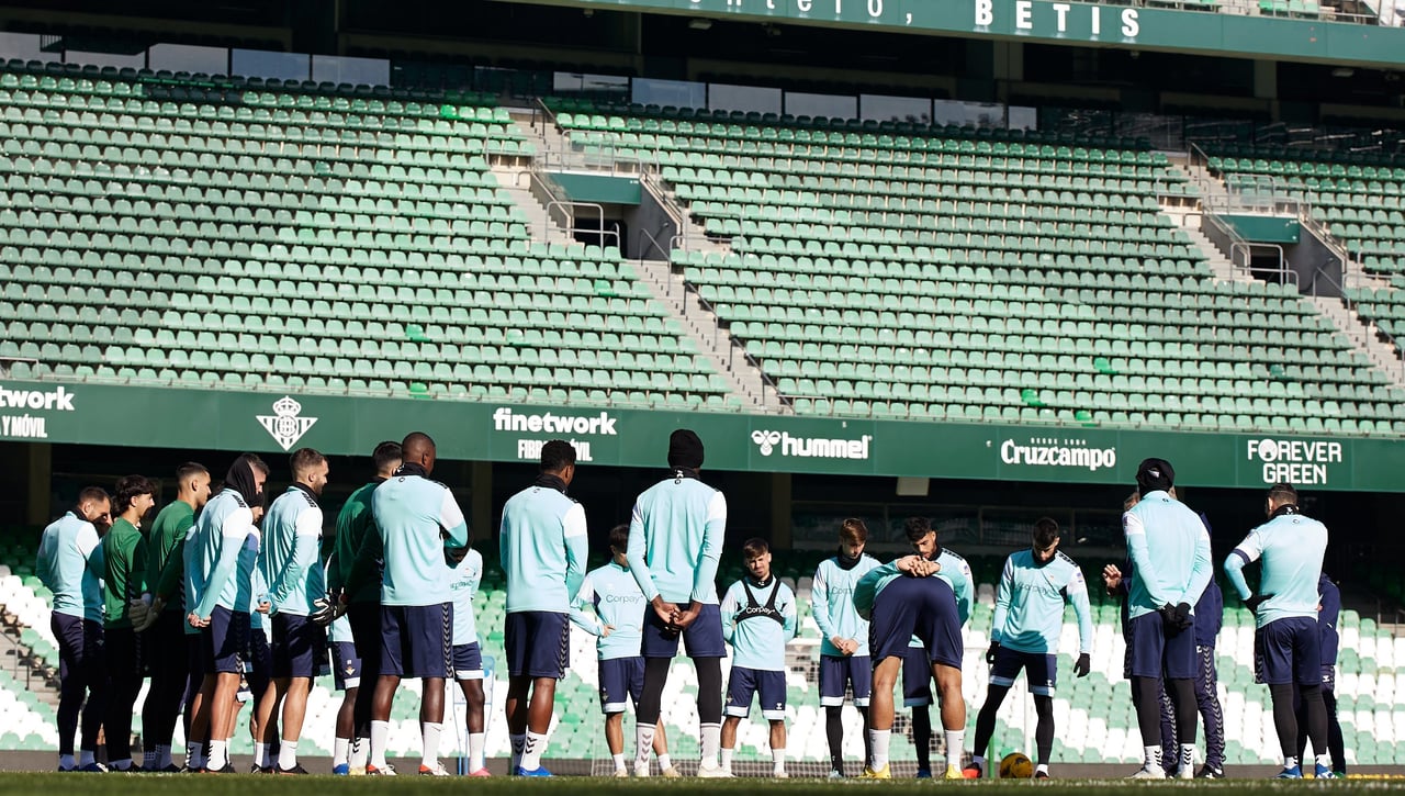 Entrenamiento a puerta abierta del Betis como regalo de Navidad
