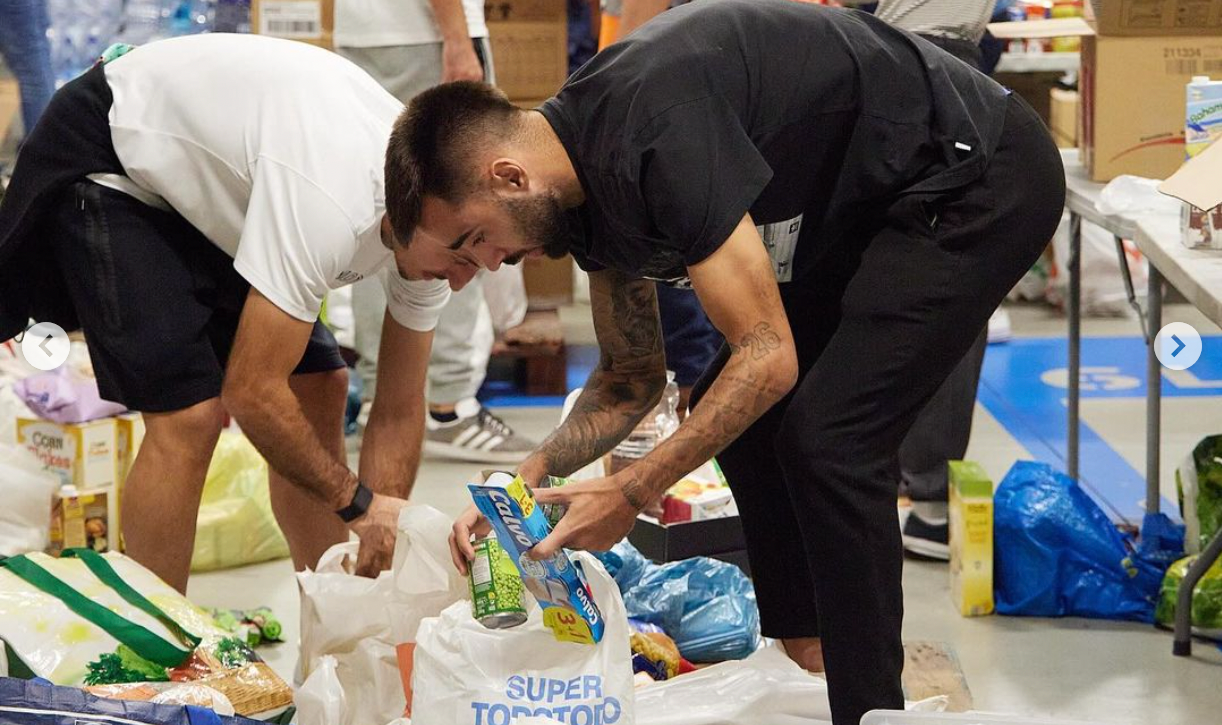 Los jugadores de la Real, del Pizjuán a recoger alimentos en Anoeta