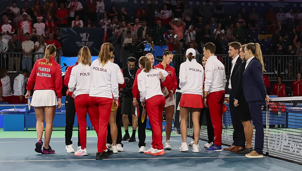 Susto tremendo para Badosa y Swiatek en la Billie Jean King Cup