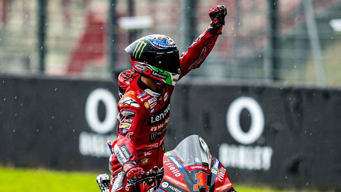 MotoGP: Vence Bagnaia y podio de Martín, en otra hecatombe de los Márquez