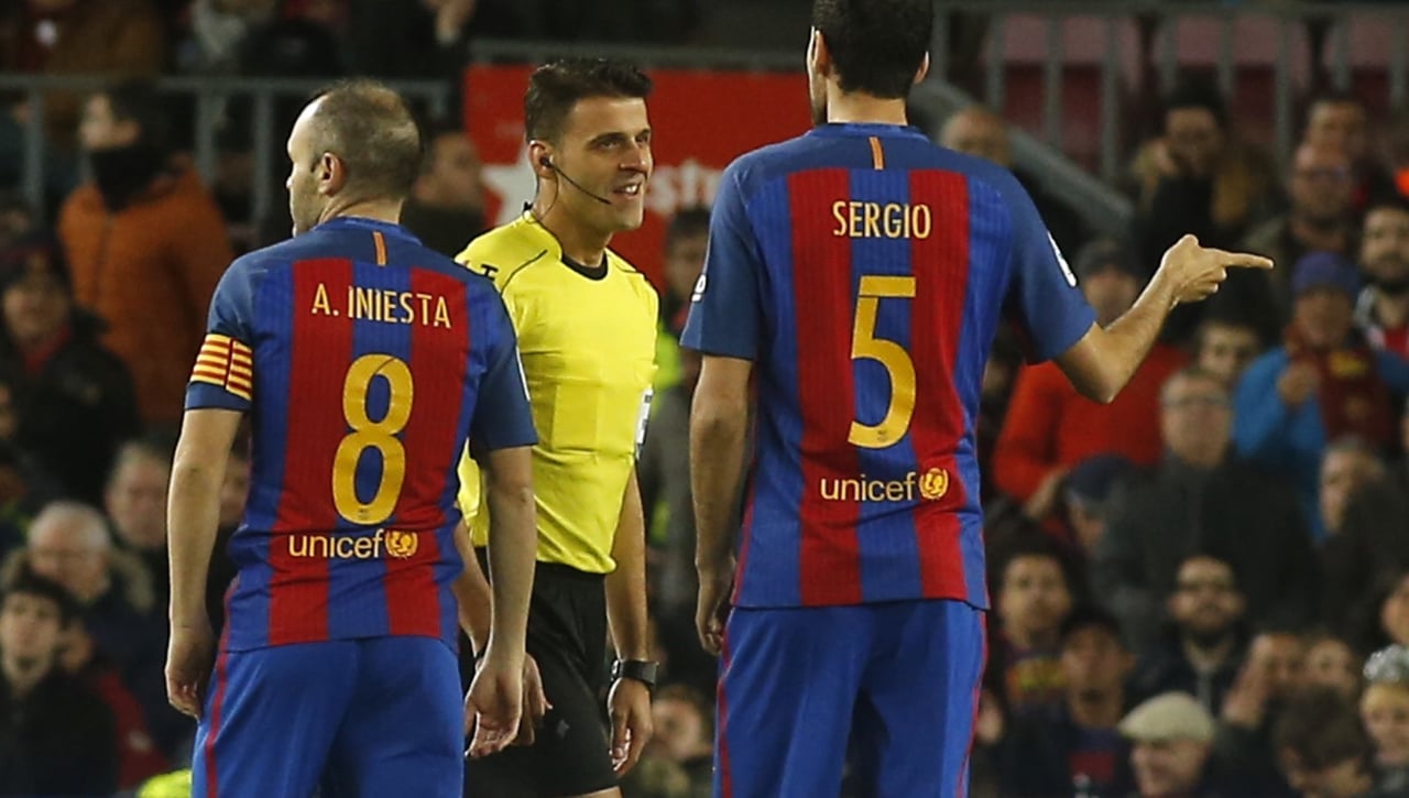 Las recomendaciones de Negreira al Barcelona: "Cuidar" a Gil Manzano y "agresivos" con Mateu Lahoz