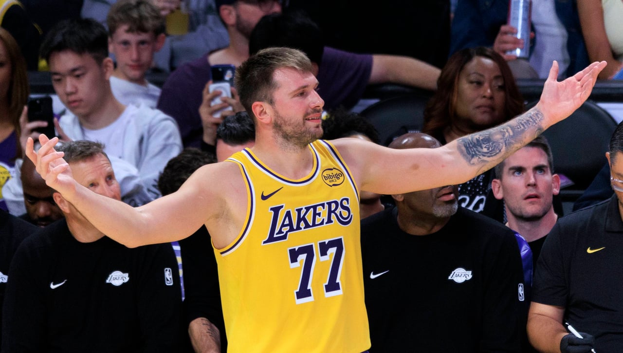 Los Lakers dan la voz de alarma por Doncic y echan a cuatro jugadores
