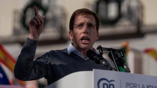 Martínez-Almeida y Ortega Smith se 'pelean' por culpa de "gallinas y huevos"