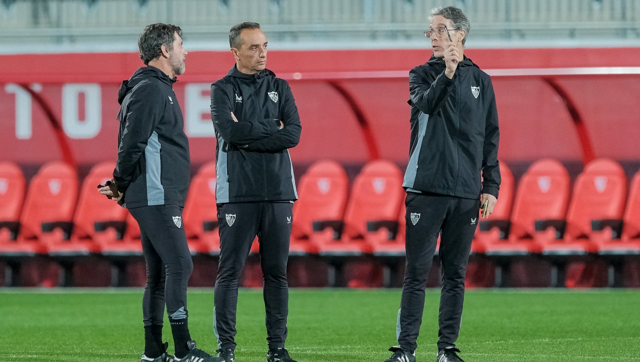 Oltra, segundo de Quique, desinfla el globo de la cantera