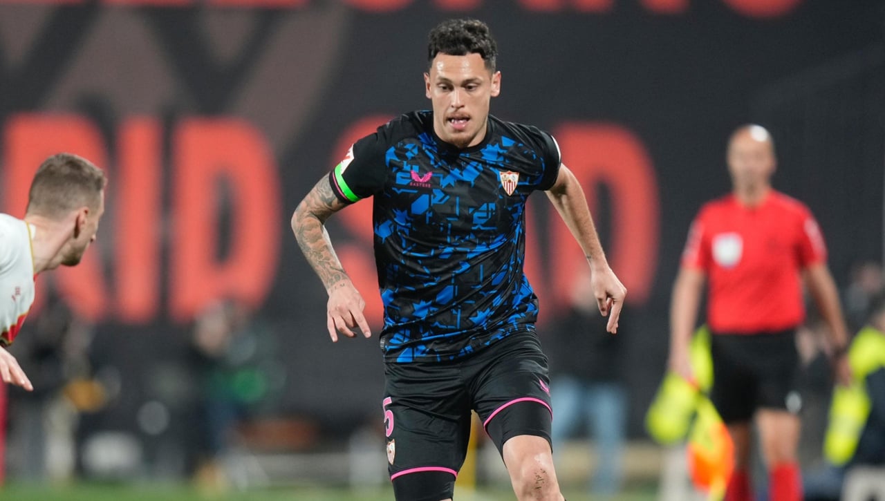 El Sevilla sale en defensa de Ocampos tras lo ocurrido en Vallecas