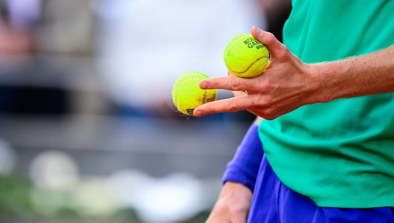 Por qué se cambian las pelotas en tenis: ciencia detrás del desgaste
