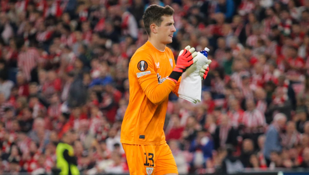 Julen Agirrezabala aviva el debate sobre quién debe ser el portero en los torneos coperos