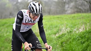 Tadej Pogacar acaba el año con una derrota inesperada