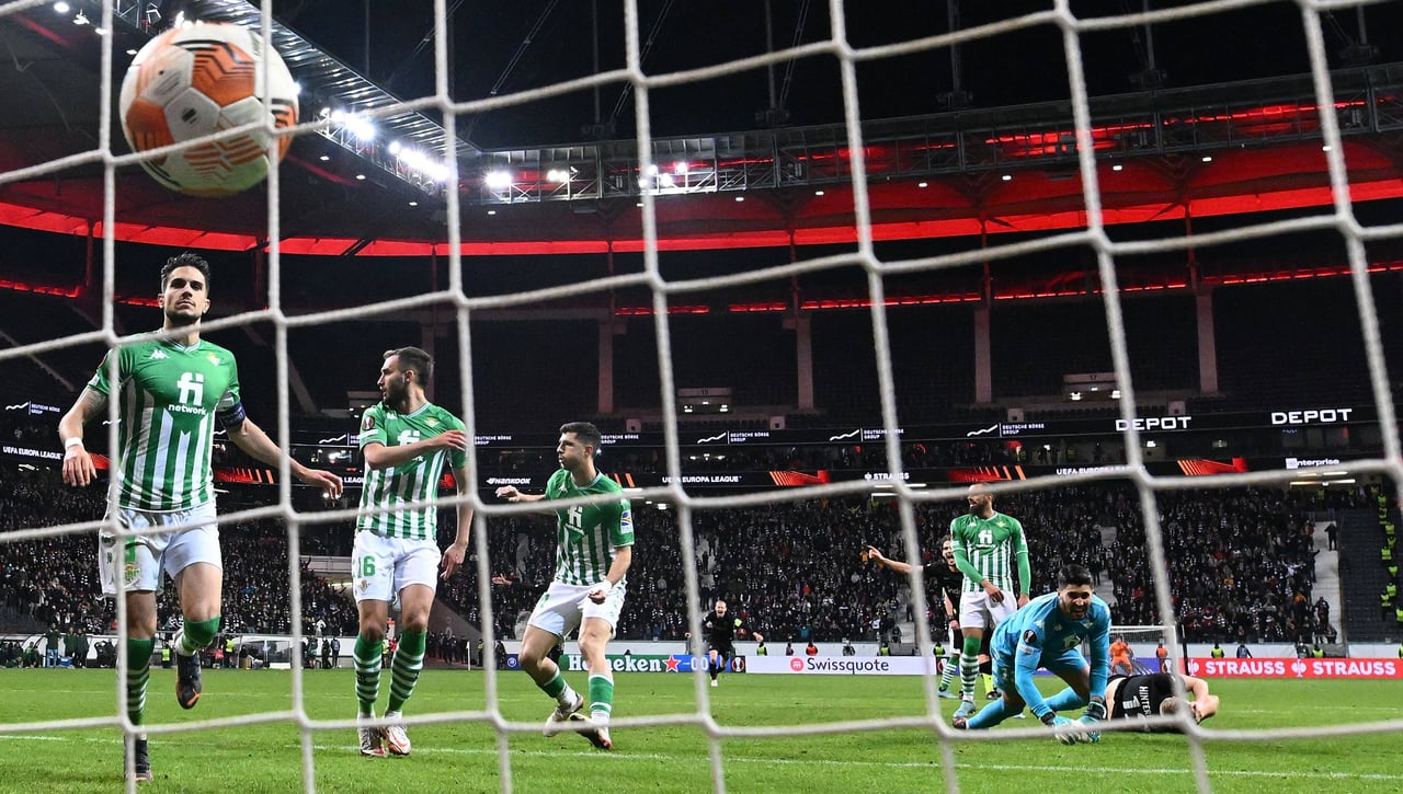 Un árbitro con sensaciones agridulces para Betis y Fiorentina 