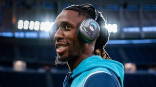 Neyou tensa la cuerda