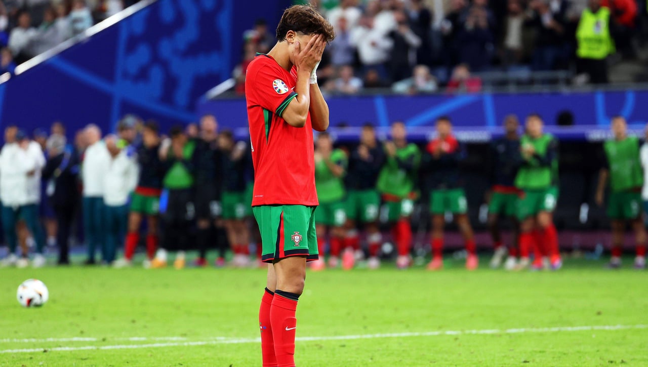 Joao Félix se queda solo