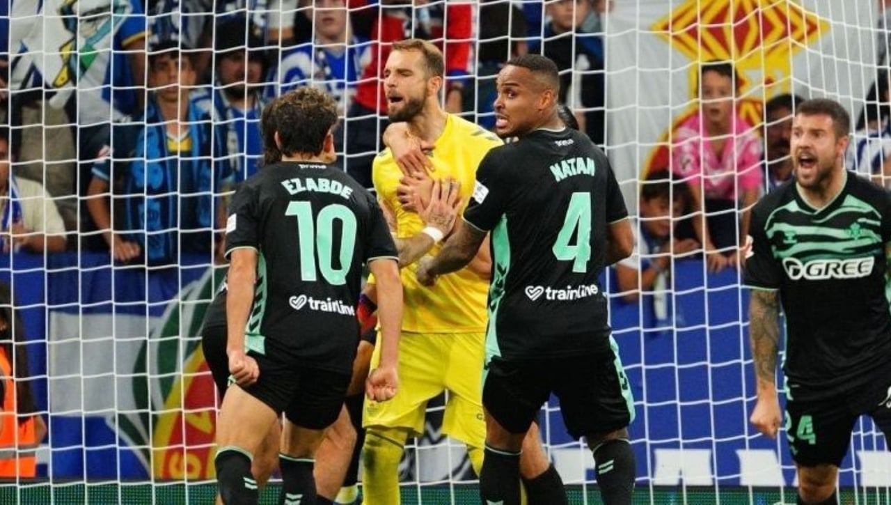 Rajada de Edu Expósito contra Pau López: "Eso sobra"