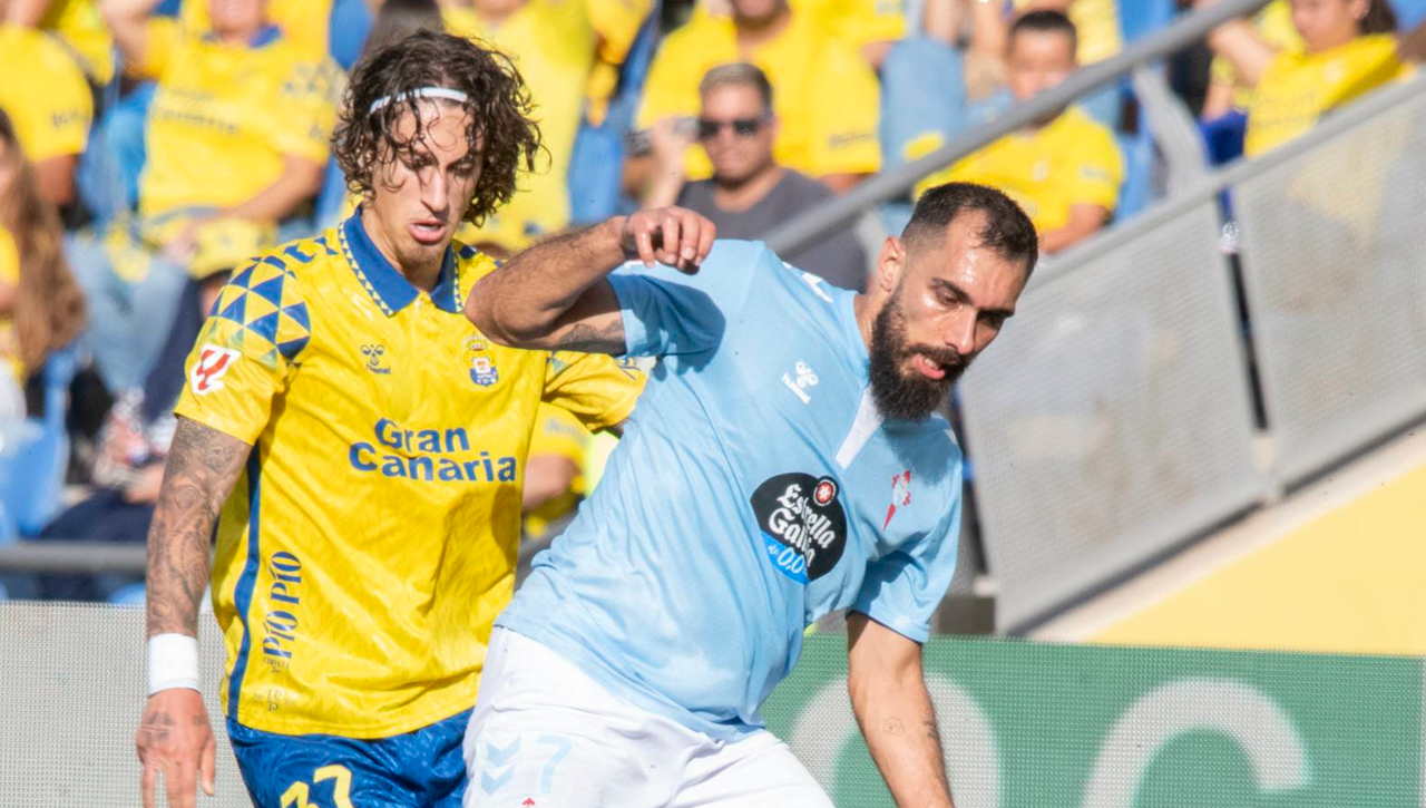 Borja Iglesias gana la titularidad en el Celta frente a Douvikas