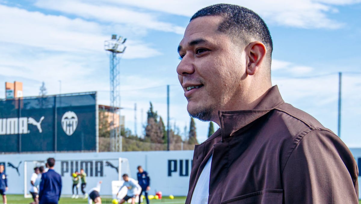 Jugó en Valencia y Sevilla, pero anima a los che y 'pica' a los nervionenses: "Deben mirar el ejemplo del Betis de Pellegrini"