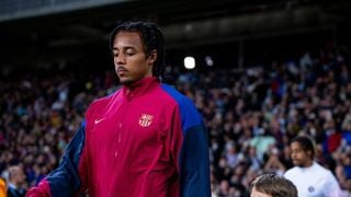 Chispas en el vestuario del Barça: Koundé replica a Gündogan y arropa a Araujo