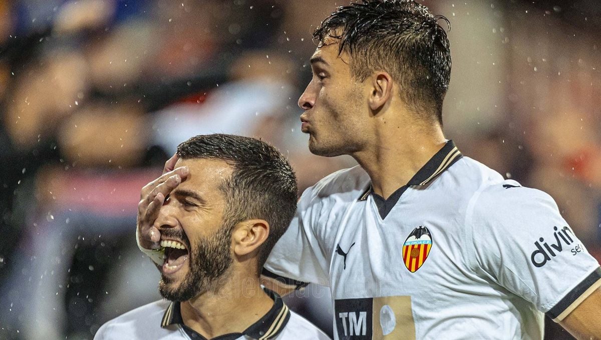 Valencia 2-0 Cádiz: El capitán Gayá reaparece bajo la lluvia para sacar una sonrisa a Mestalla