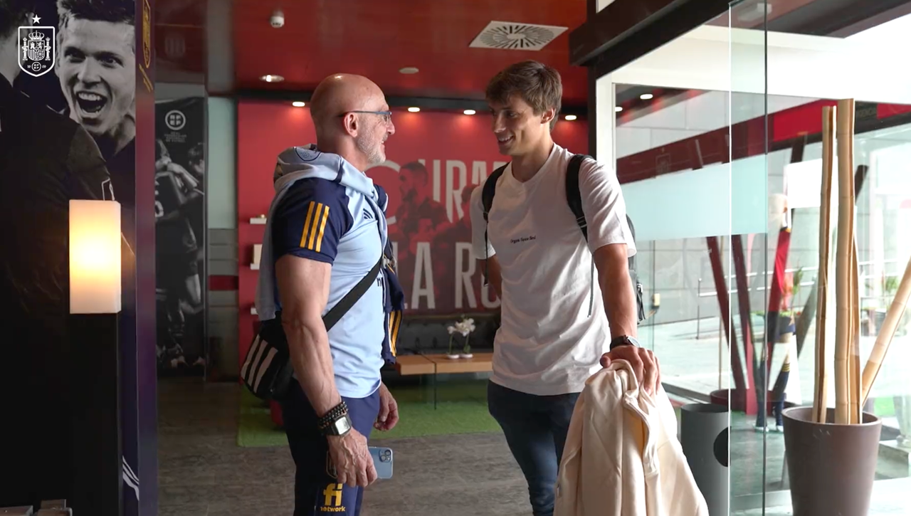 Los primeros pasos de Robin Le Normand con Luis de la Fuente