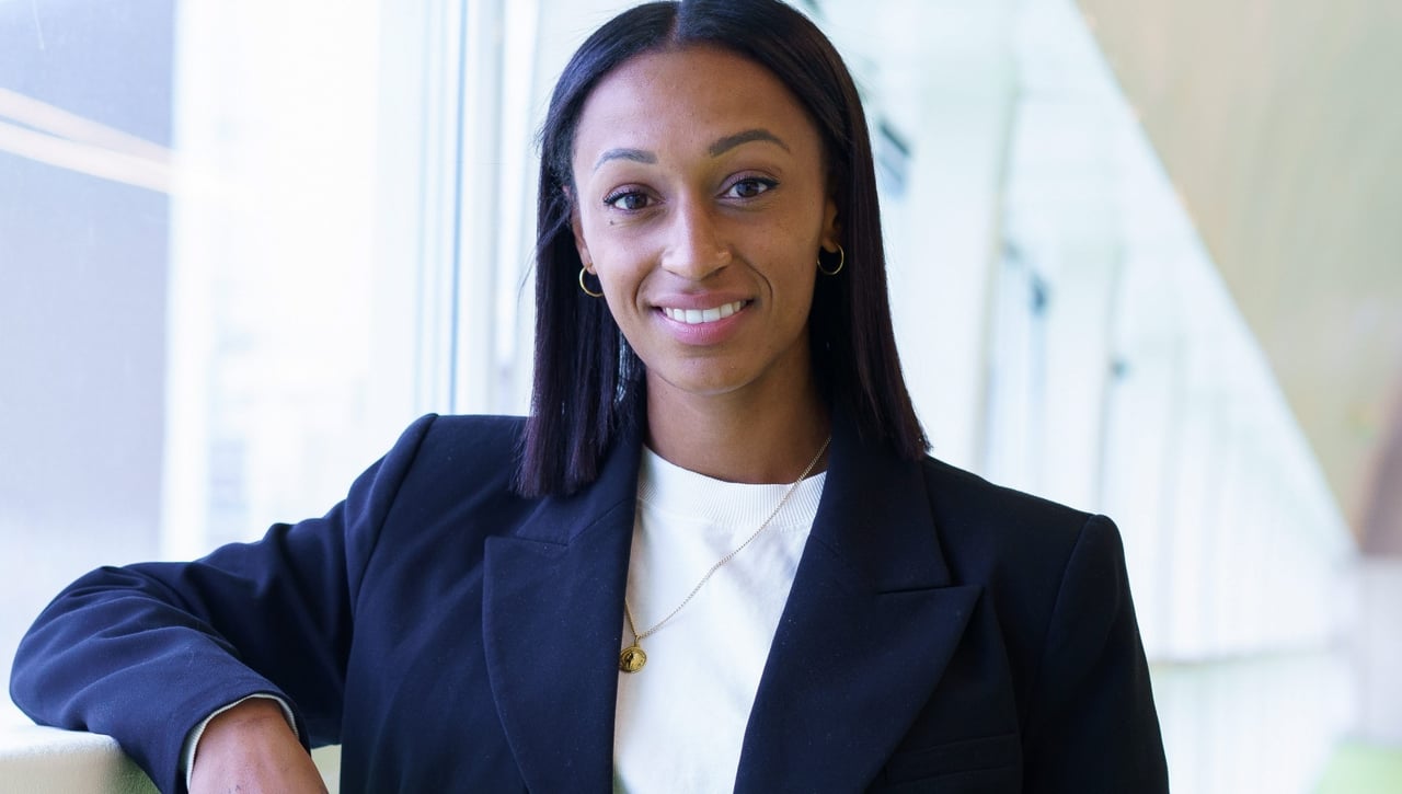 Ana Peleteiro vuelve a la carga