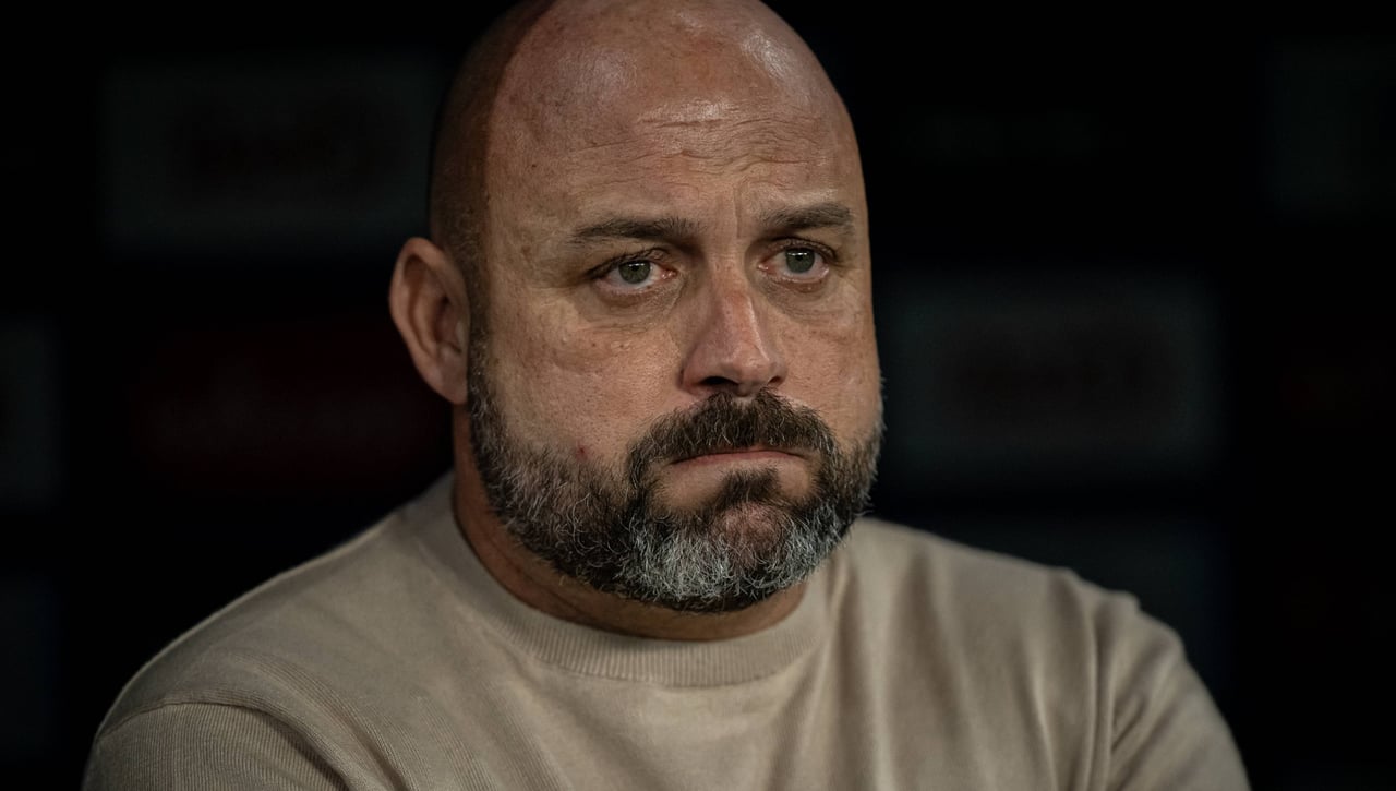 Manolo González señala al sustituto de Joan García