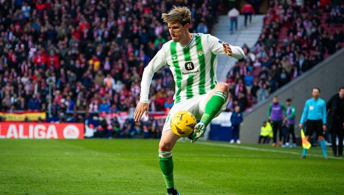 Miranda arroja luz sobre su futuro en el Betis