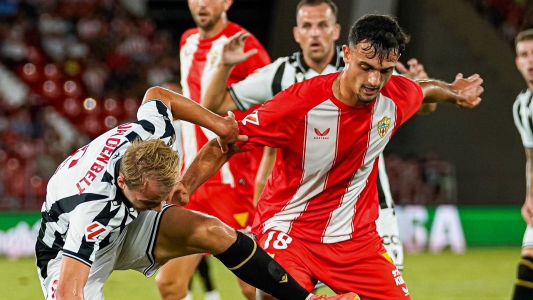 Rubi se la pega y el Almería no arranca