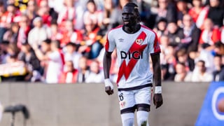 El Rayo, pendiente de Pathé Ciss tras su expulsión en Oviedo y un posible castigo de dos partidos